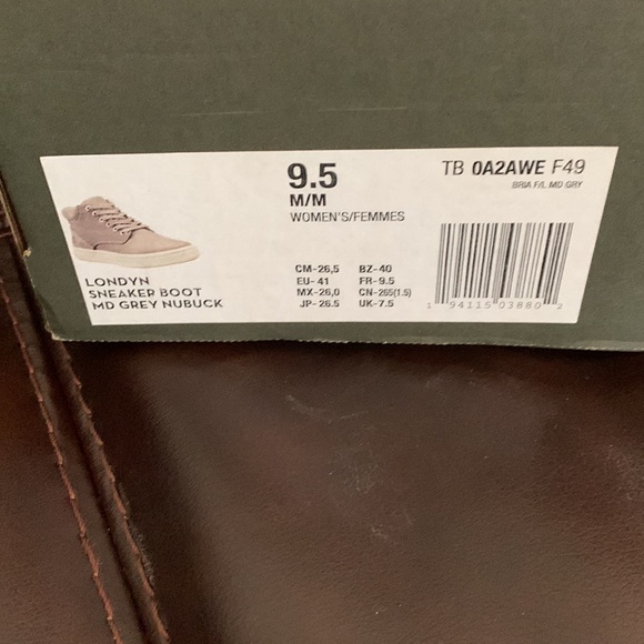 I have a brand new pair of women’s grey Timberlands size 9.5. - Picture 3 of 4